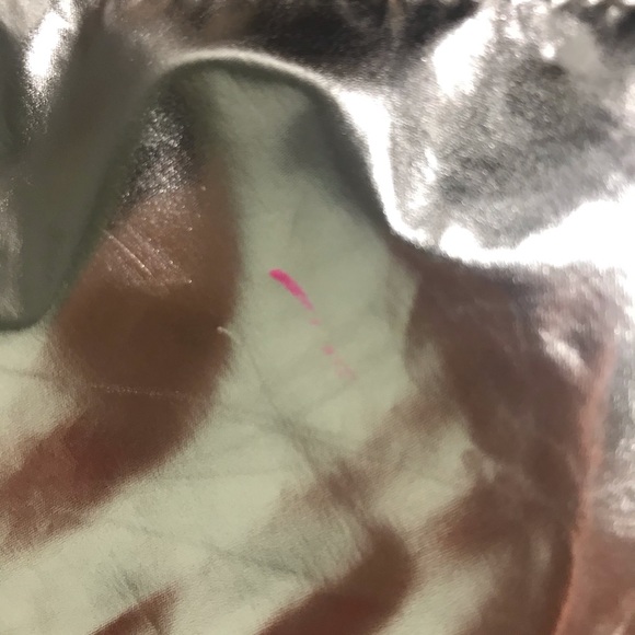 FREE with purchase Victoria’s Secret Rose Gold bag - Picture 8 of 8